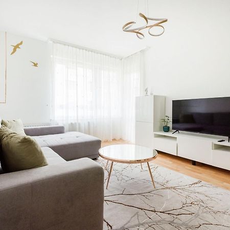 Modern Two-Bedroom Apartment With Free Parking ブダペスト エクステリア 写真