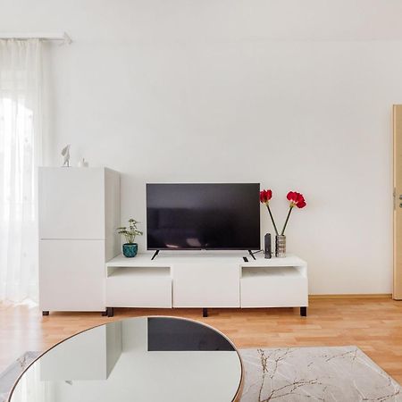 Modern Two-Bedroom Apartment With Free Parking ブダペスト エクステリア 写真