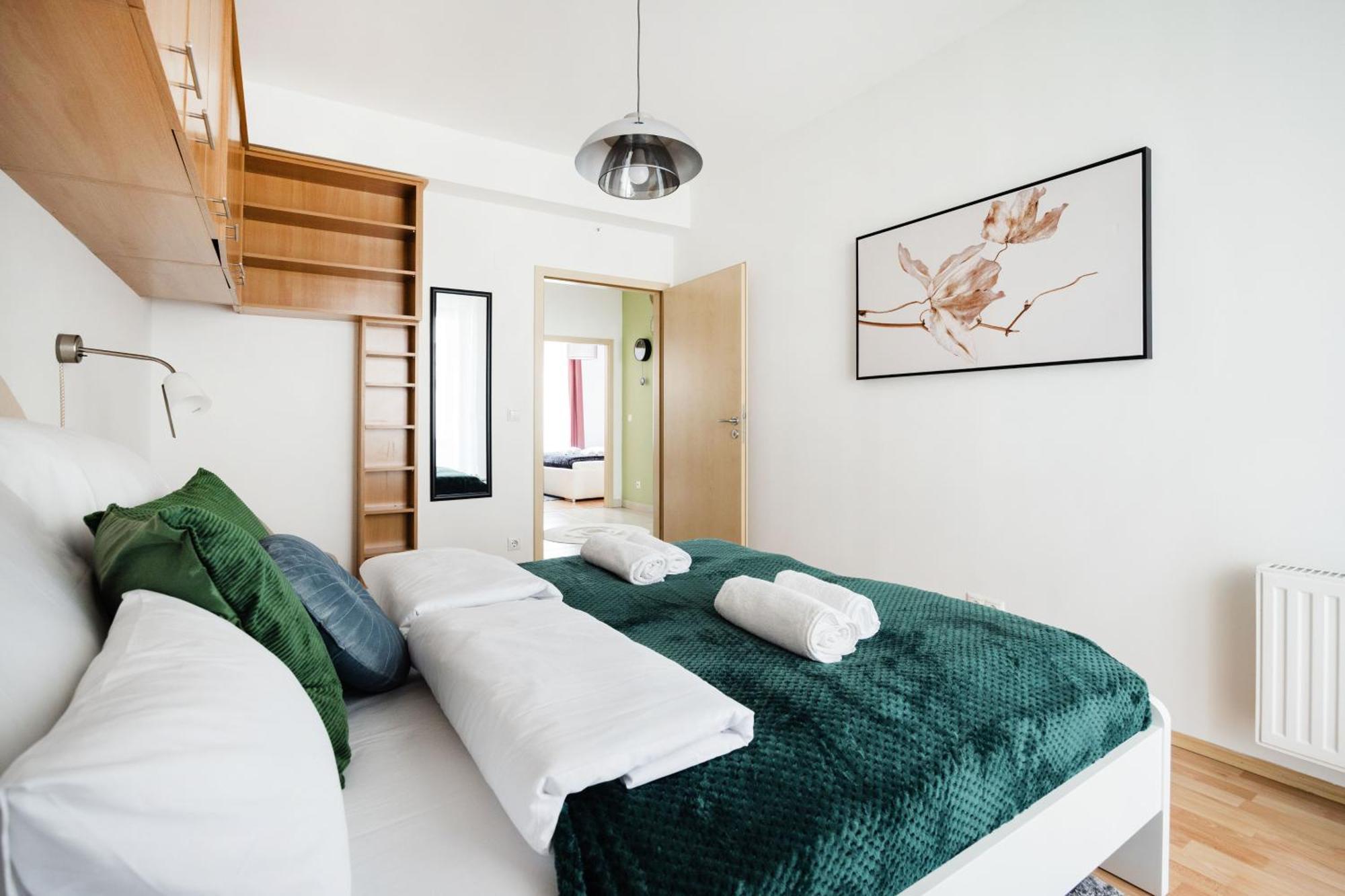 Modern Two-Bedroom Apartment With Free Parking ブダペスト エクステリア 写真