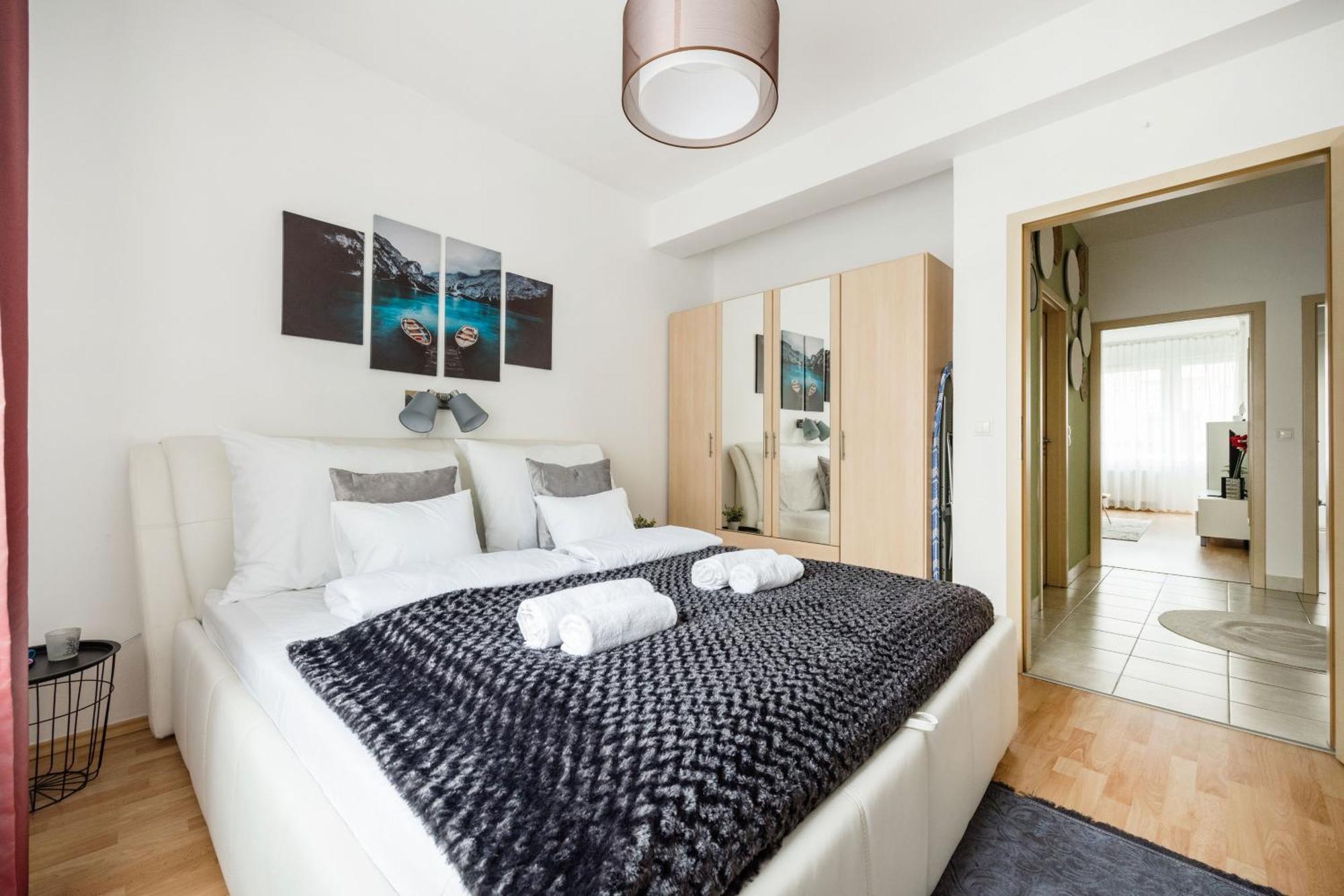 Modern Two-Bedroom Apartment With Free Parking ブダペスト エクステリア 写真