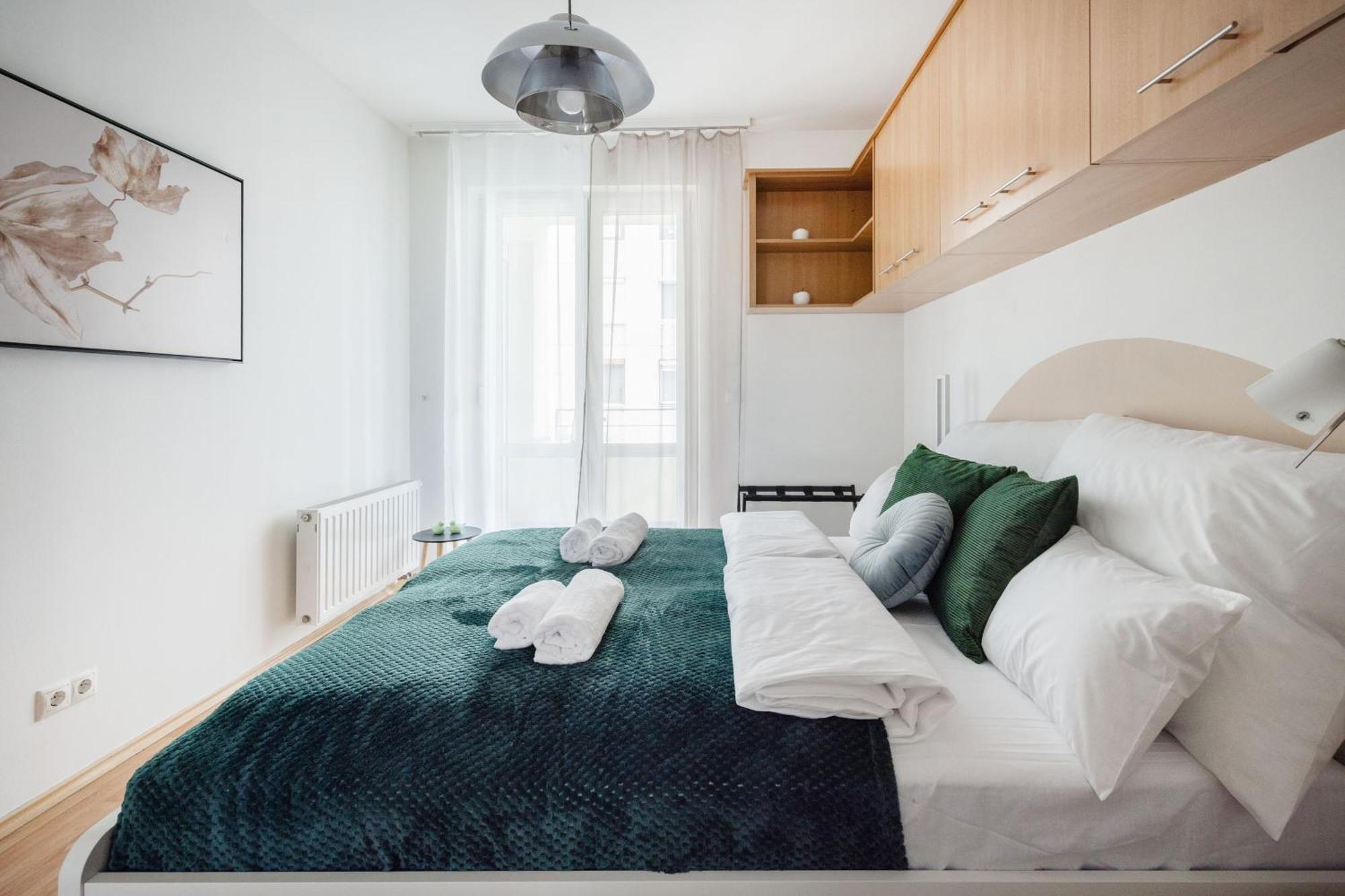 Modern Two-Bedroom Apartment With Free Parking ブダペスト エクステリア 写真