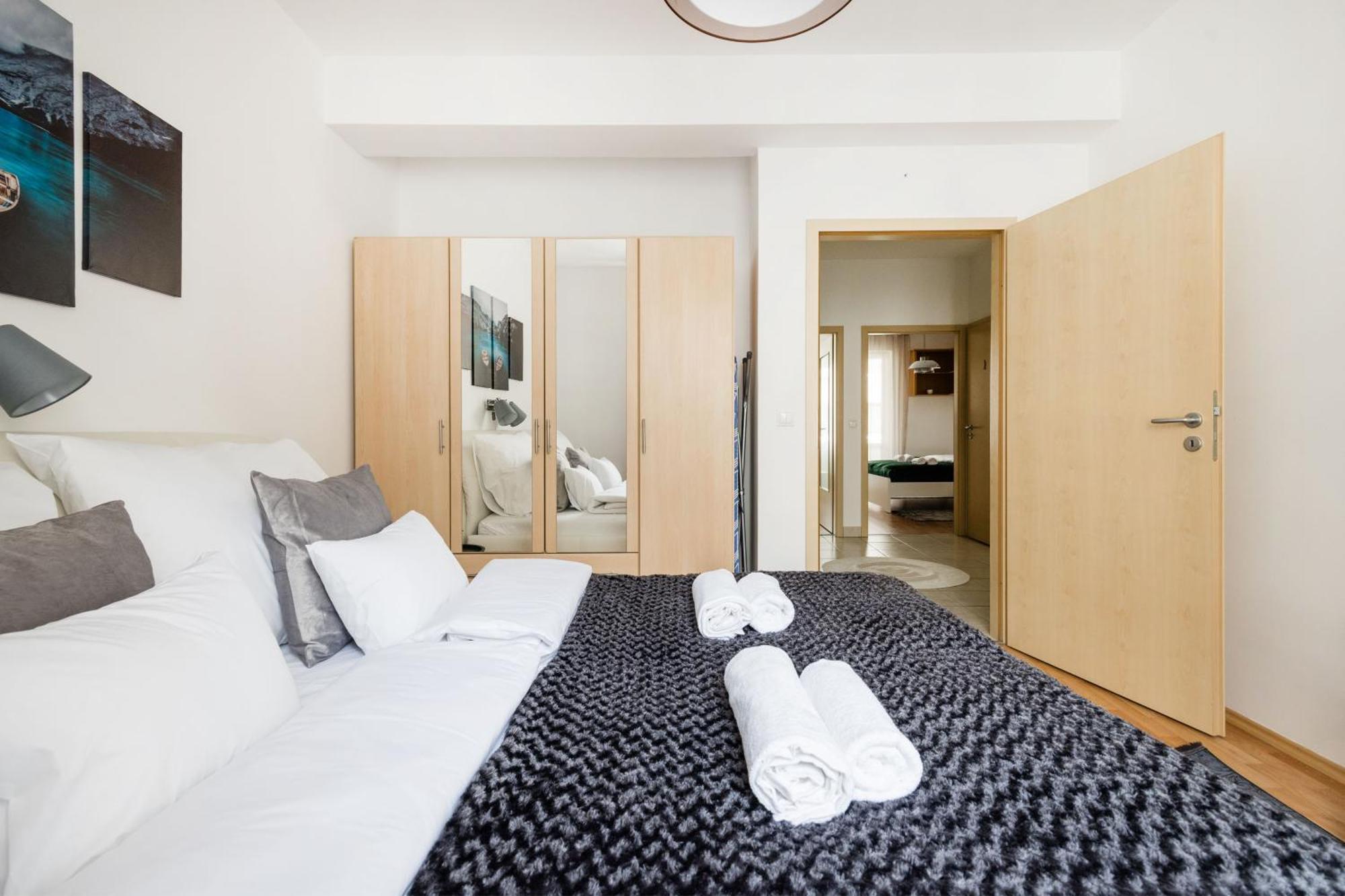 Modern Two-Bedroom Apartment With Free Parking ブダペスト エクステリア 写真