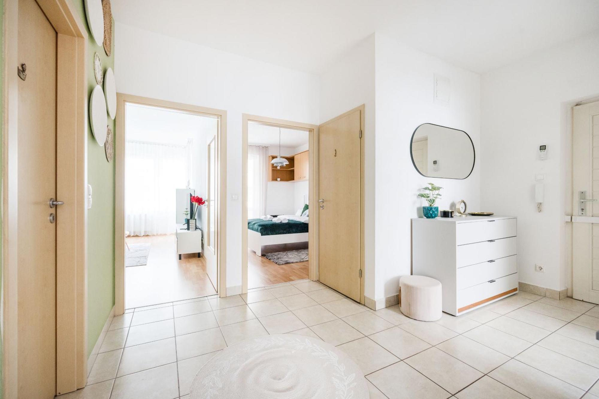Modern Two-Bedroom Apartment With Free Parking ブダペスト エクステリア 写真
