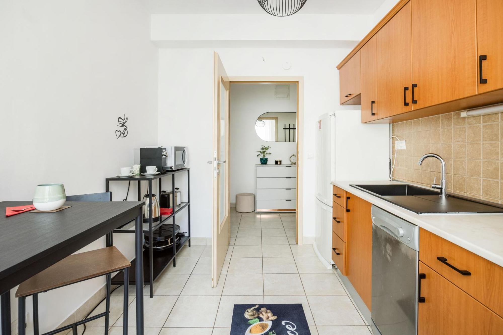 Modern Two-Bedroom Apartment With Free Parking ブダペスト エクステリア 写真